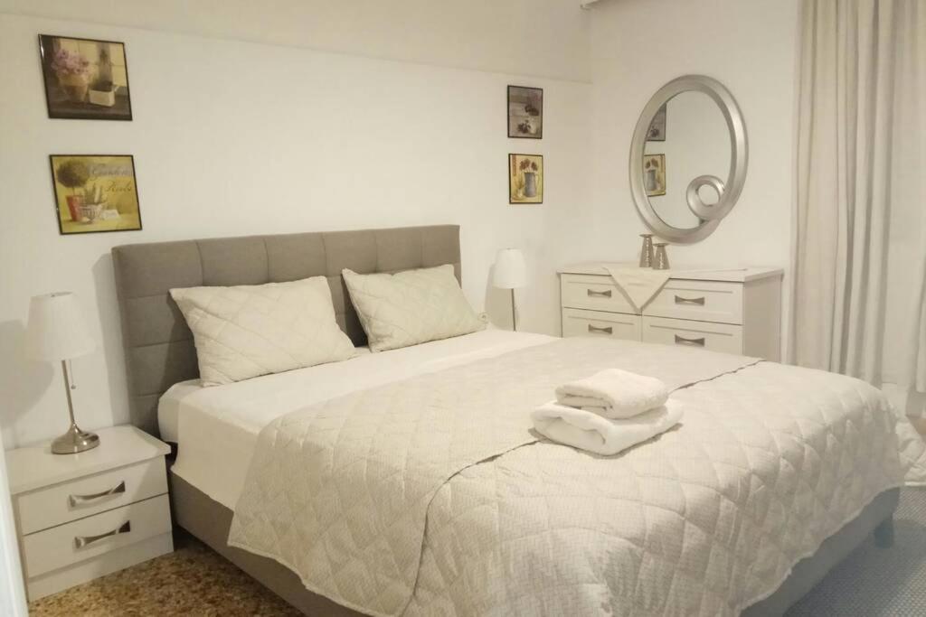 Central Town House 60M2**** بيرايوس المظهر الخارجي الصورة