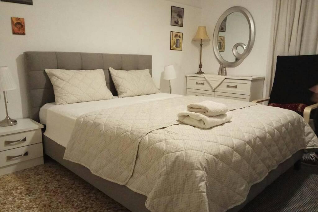 Central Town House 60M2**** بيرايوس المظهر الخارجي الصورة